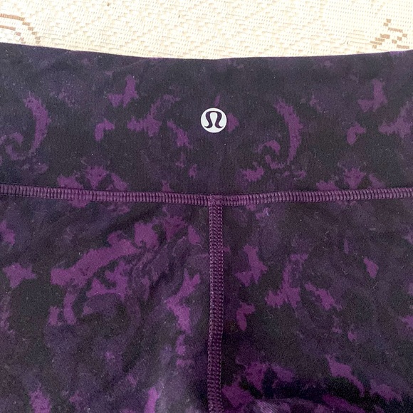 NEW Lululemon Reversible Wunder Under Crop Beautiful Baroque Deep Zinfandel - Picture 1 of 6